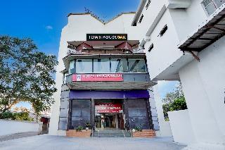 Super Townhouse OAK Clock Tower Rajpur Road