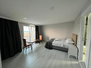 Airport Black Sea Hotel & Restaurant