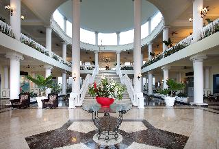 The Signature Level Grand Palladium Lady Hamilton