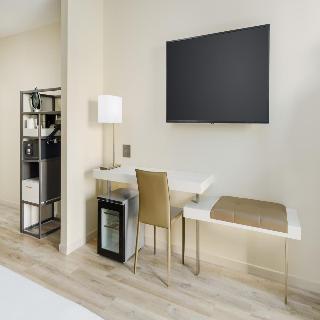 Ac Hotel By Marriott Naples 5th Avenue