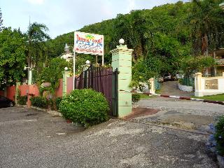 Tropical Court Hotel