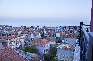 Roel Residence Apartments