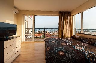 Roel Residence Apartments