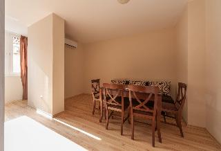 Roel Residence Apartments