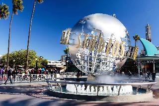 Los Angeles Deluxe Suites Free Parking