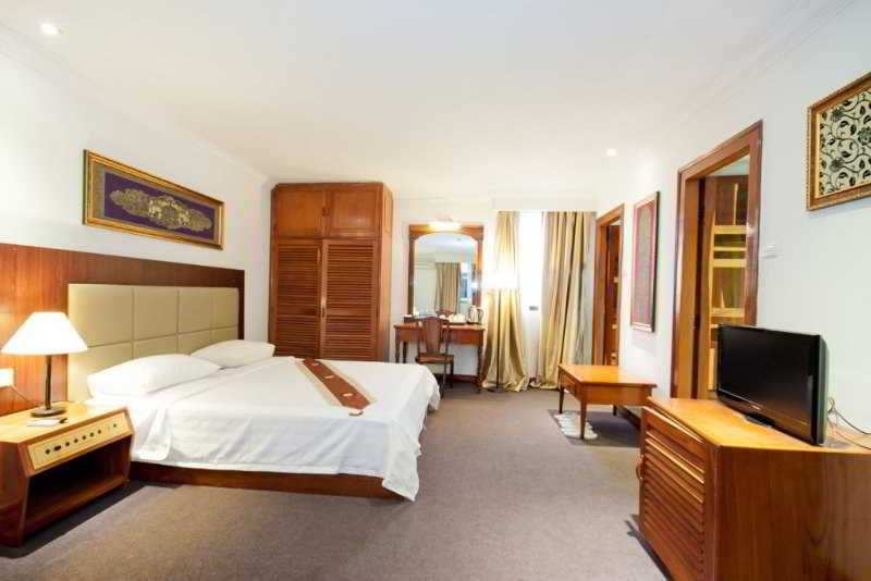 Room thumbnail 6