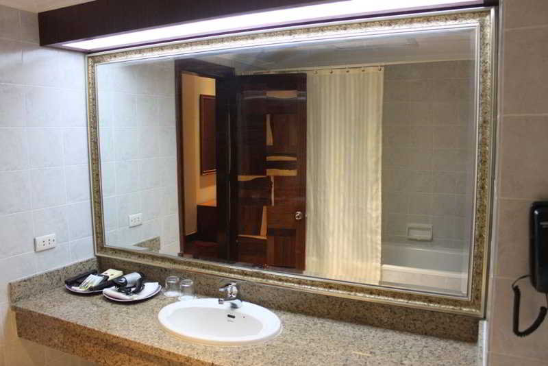Room thumbnail 8