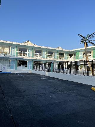 Mango Motel