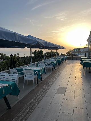 Beachway Hotel Side
