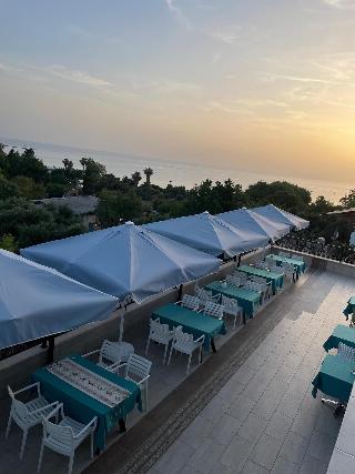 Beachway Hotel Side