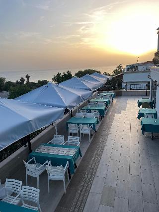 Beachway Hotel Side