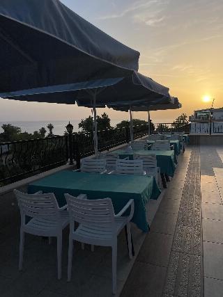 Beachway Hotel Side