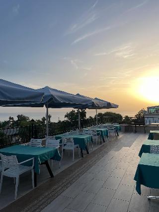Beachway Hotel Side