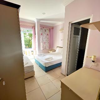 Beachway Hotel Side
