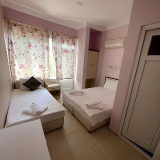 Beachway Hotel Side