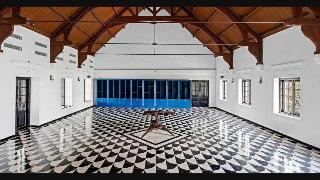 The Old Court House By Abad
