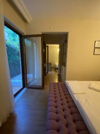 Ford Hotel