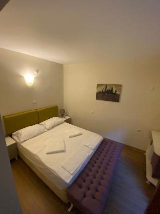 Ford Hotel
