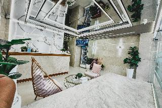 Ngoc San San Hotel By Zuzu