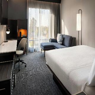 Courtyard By Marriott Cleveland