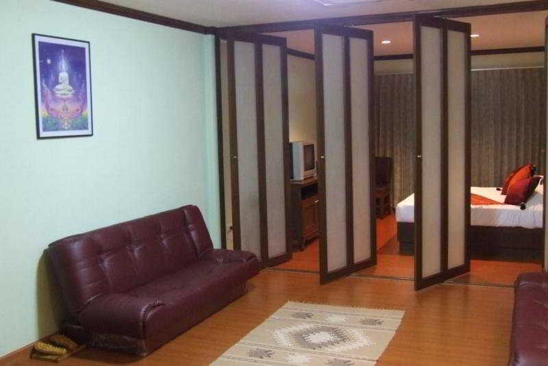 Room thumbnail 1