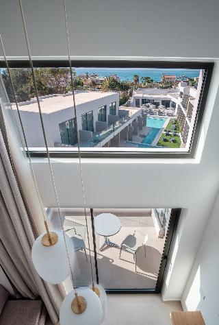Phos Hotel Adults Only