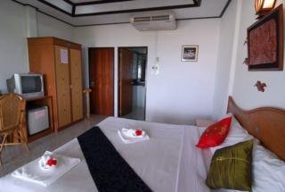 Room thumbnail 6