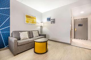 2 Queen Beds, Suite, Nonsmoking