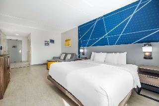 1 King Bed, Suite, Nonsmoking, Accessible