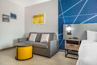 1 King Bed, Suite, Nonsmoking, Accessible