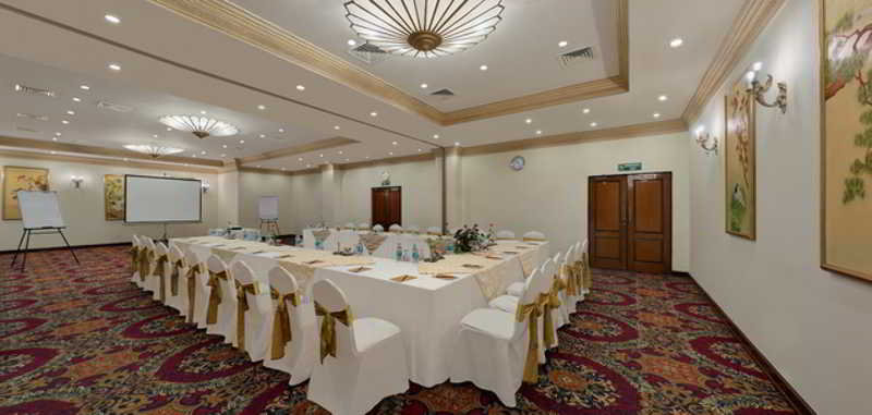 Golden Palms Hotel and Spa Bangalore - Konferenz
