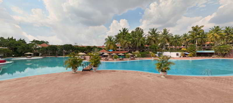 Golden Palms Hotel and Spa Bangalore - Pool