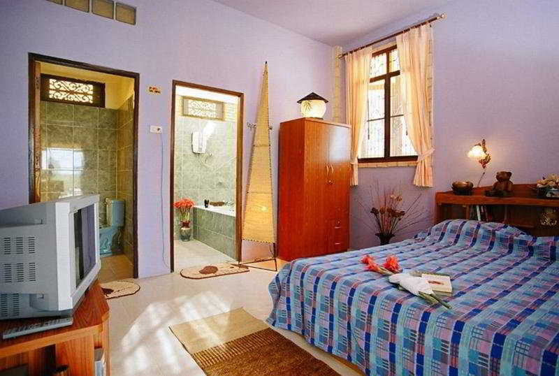 Room thumbnail 2