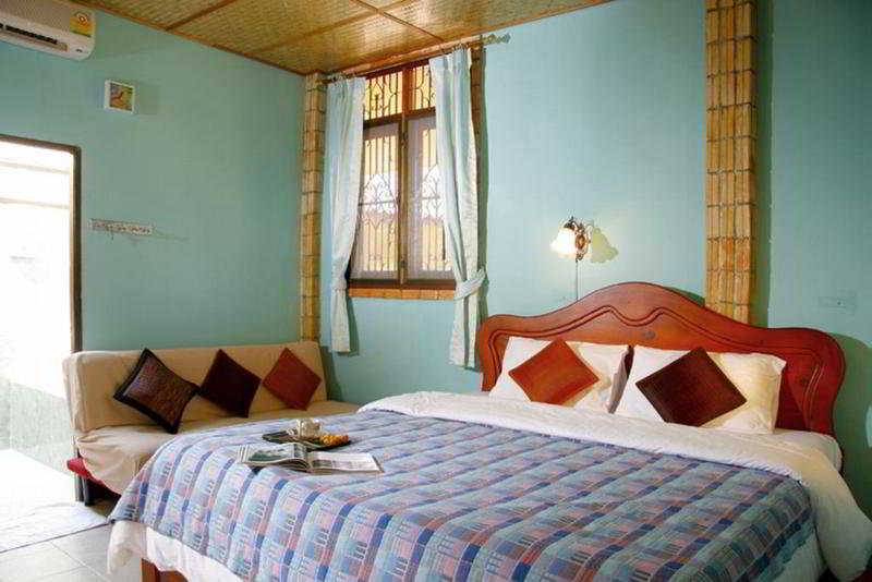 Room thumbnail 4