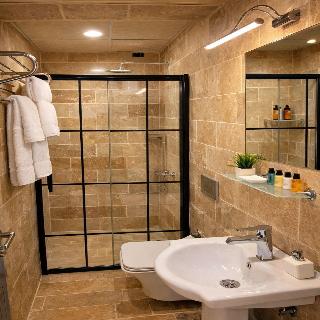 Whitestone Hotel
