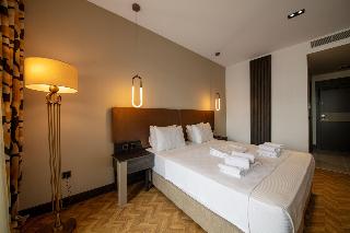V Center Hotel