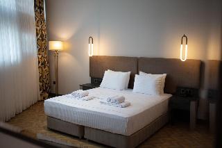 V Center Hotel