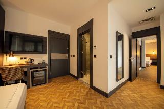 V Center Hotel
