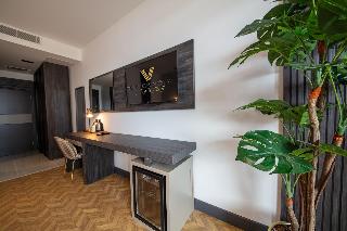 V Center Hotel