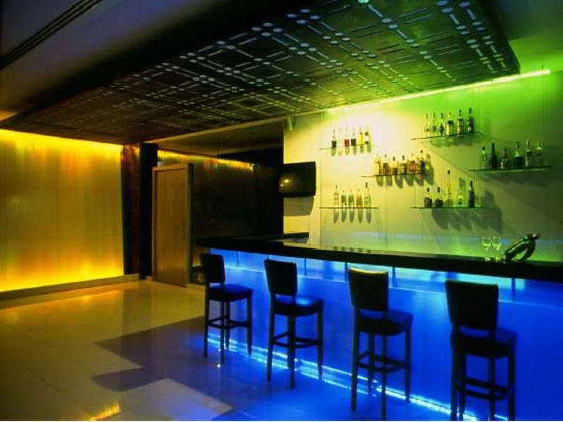Bar
 di Mansingh Tower