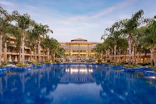 Dusit Thani LakeView Cairo