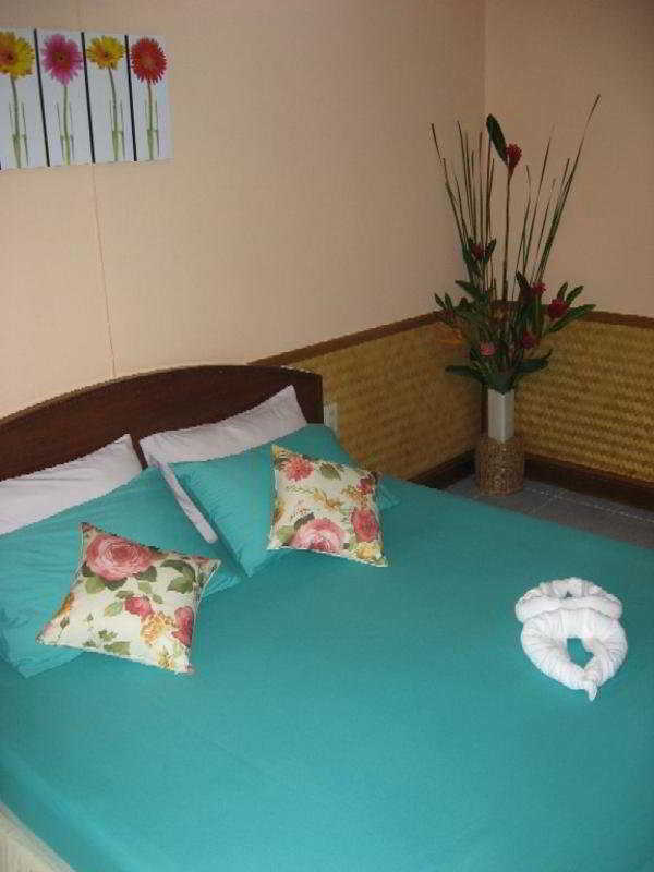 Room thumbnail 9