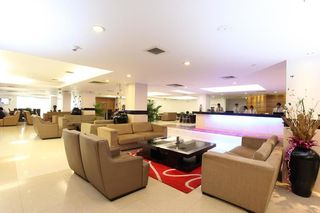 Dhaka Regency Hotels & Resorts - Diele