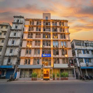 Fabhotel Royal Park Inn