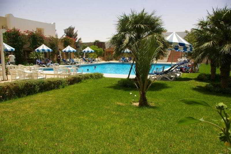 Pool
 di Mehari Douz