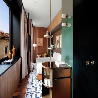 Room Room