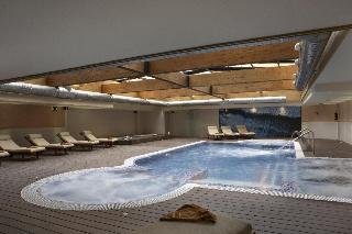 Sports and Entertainment
 di Villa Olimpic@ Suites Hotel and Spa