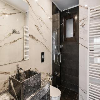 Nicholas Point Apartments And Rooms