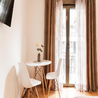 Nicholas Point Apartments And Rooms