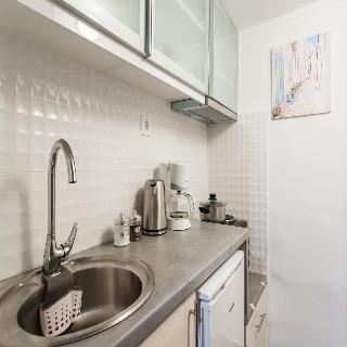 Nicholas Point Apartments And Rooms